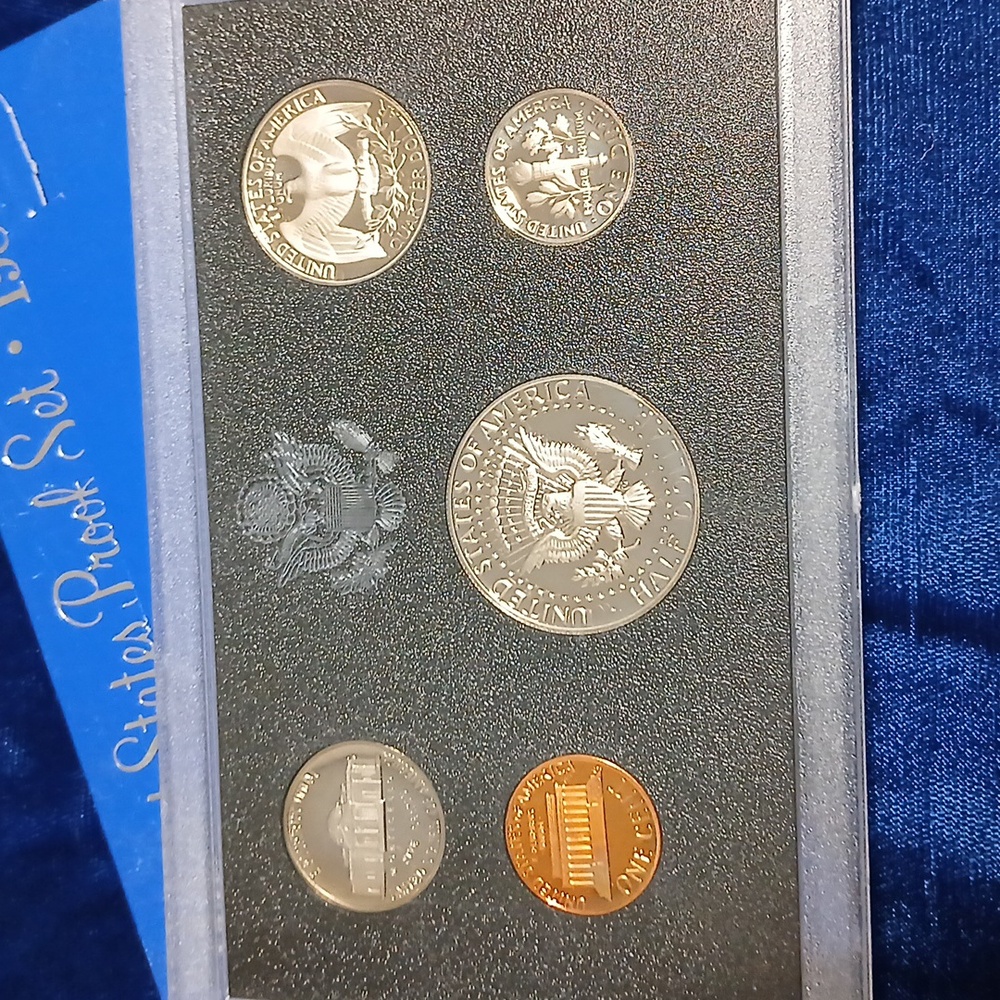1983 United States Proof Sets - Picture 3 of 5
